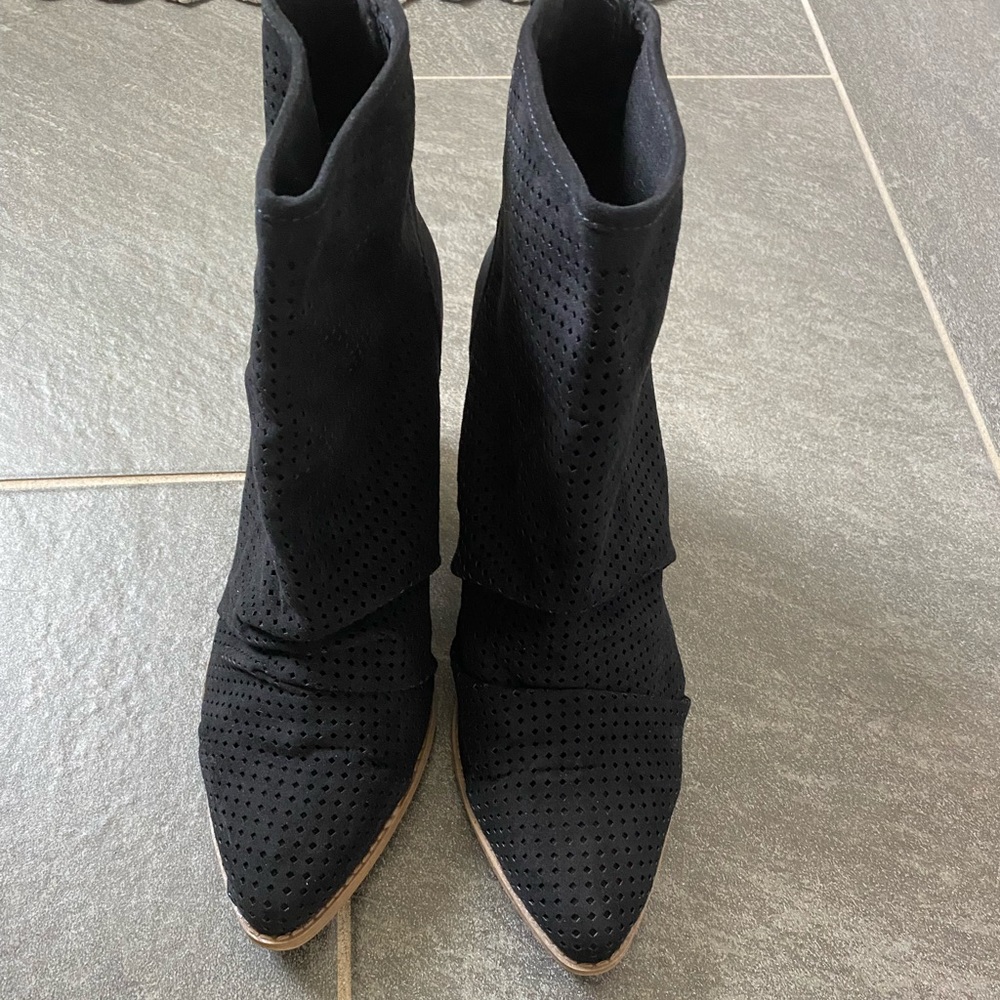 Black Suede boots. Size 9. Kaari Blue.